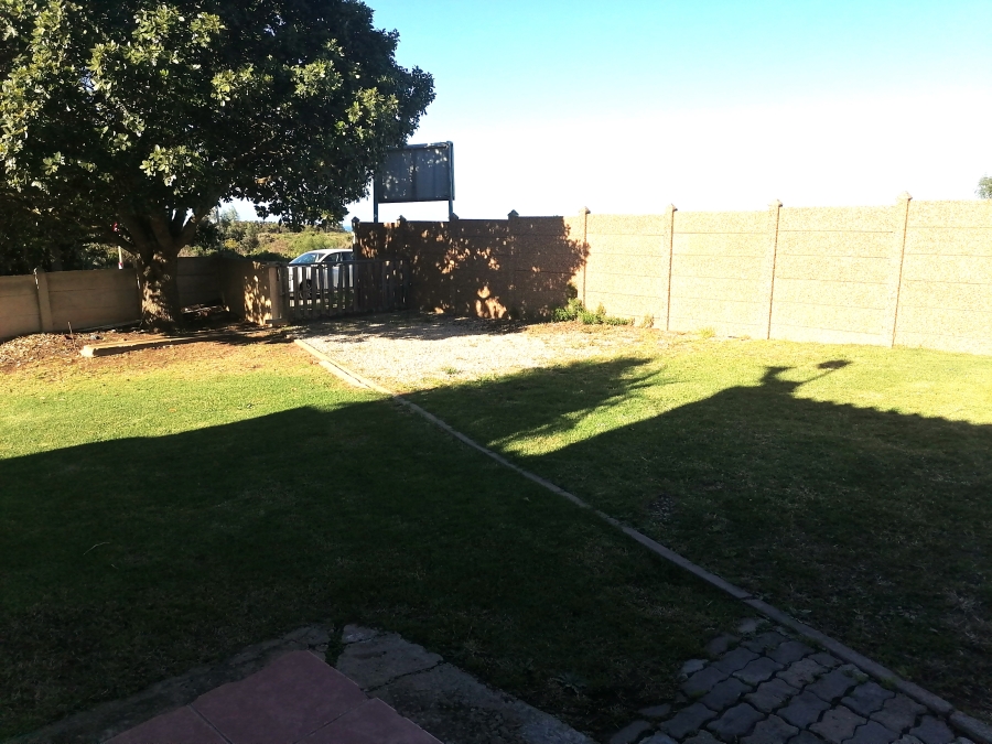 3 Bedroom Property for Sale in Wavecrest Eastern Cape